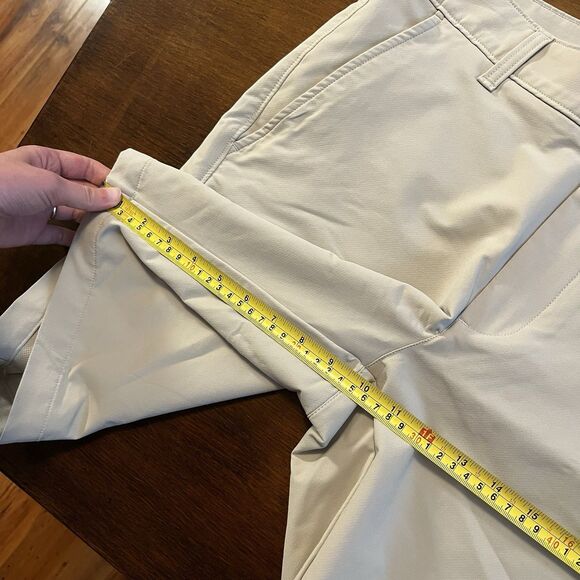 Under Armour Men's 32 UA Tech Stretch Khaki Golf Shorts Performance 1350071 - Picture 13 of 13